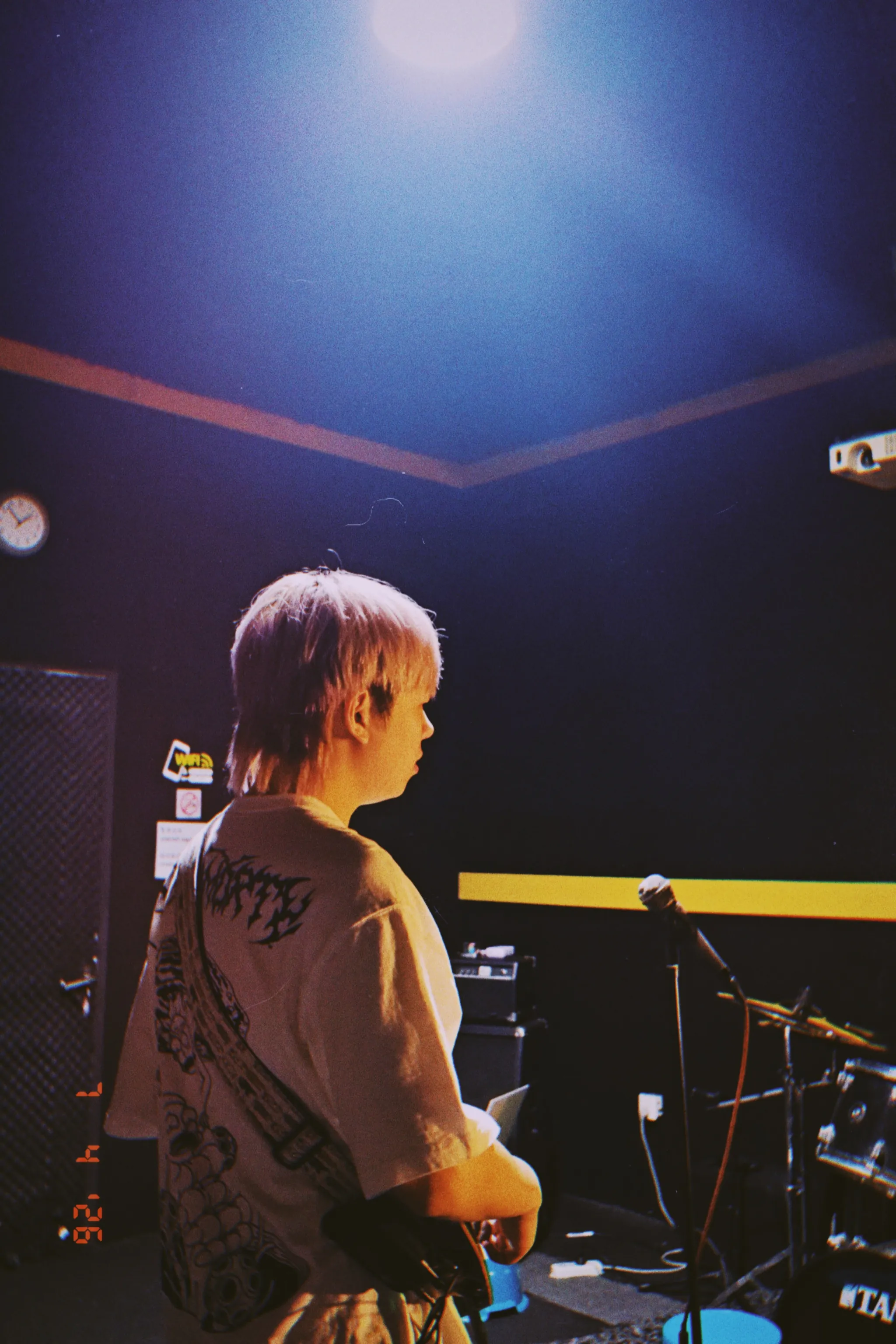 NICO BUCKER live guitar shot